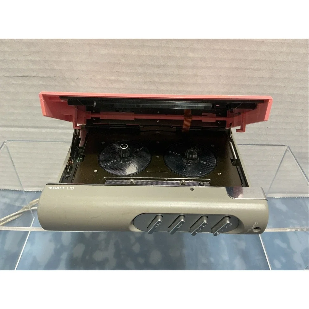Sony WM-F70 Pink Walkman FM Cassette Player For Parts Or Repair Only Japan